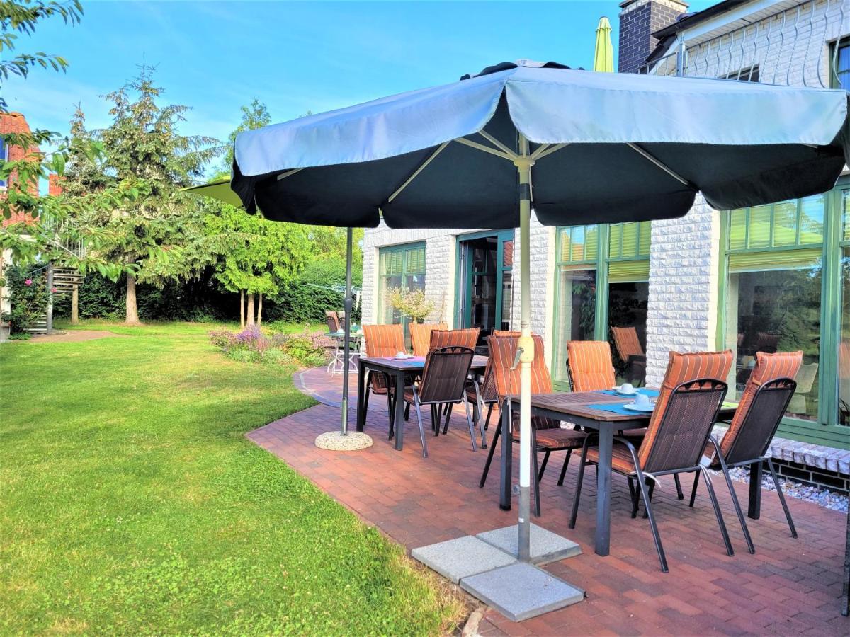 Pension Landhaus Teichgraf ヴォルガスト エクステリア 写真