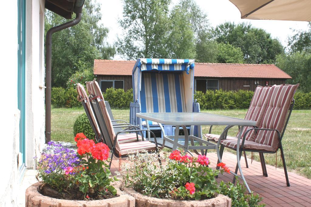 Pension Landhaus Teichgraf ヴォルガスト エクステリア 写真